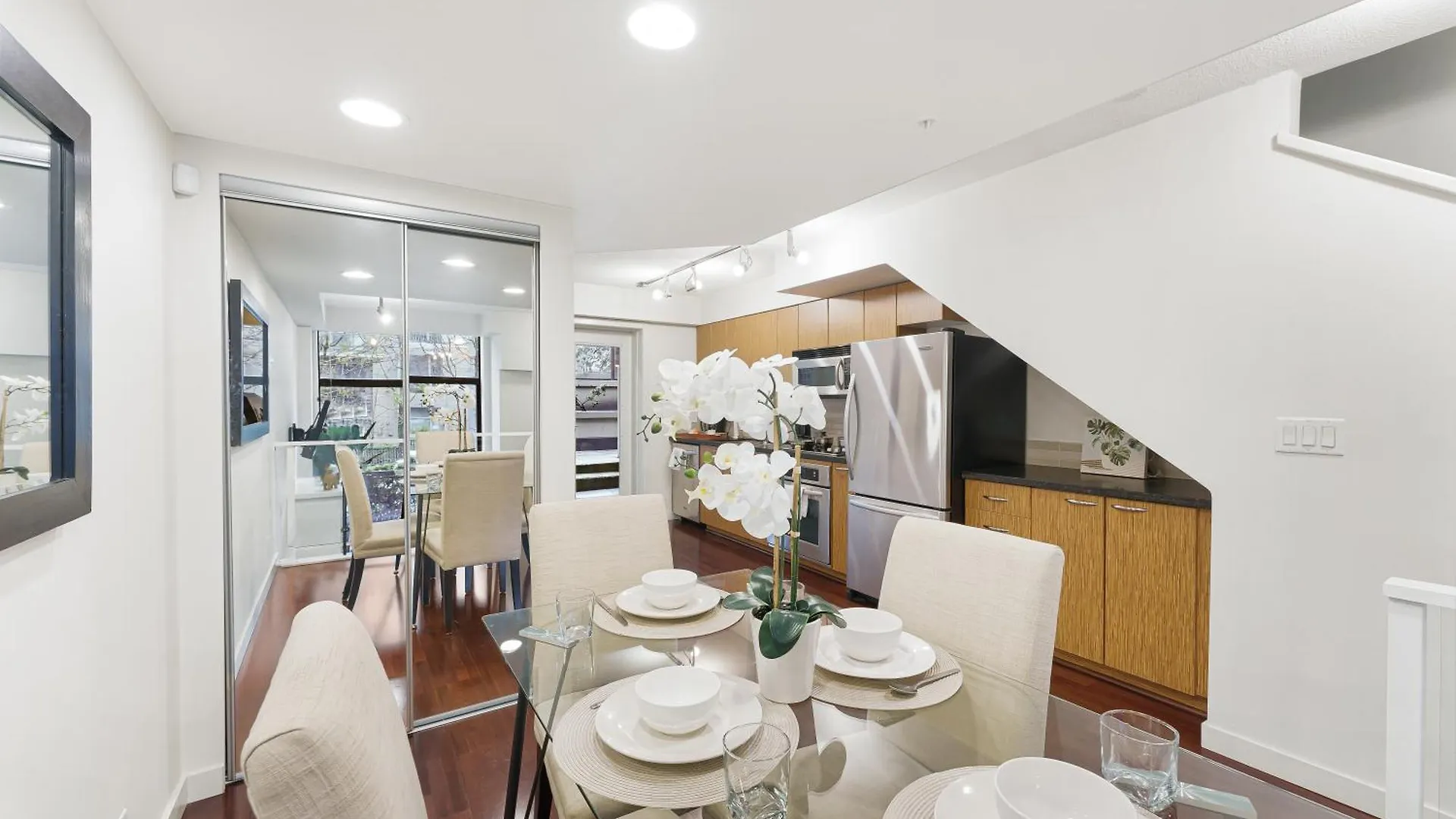 Luxury 2 Bedroom Townhouse In Yaletown Modern Elegance And Prime Location Vancouver